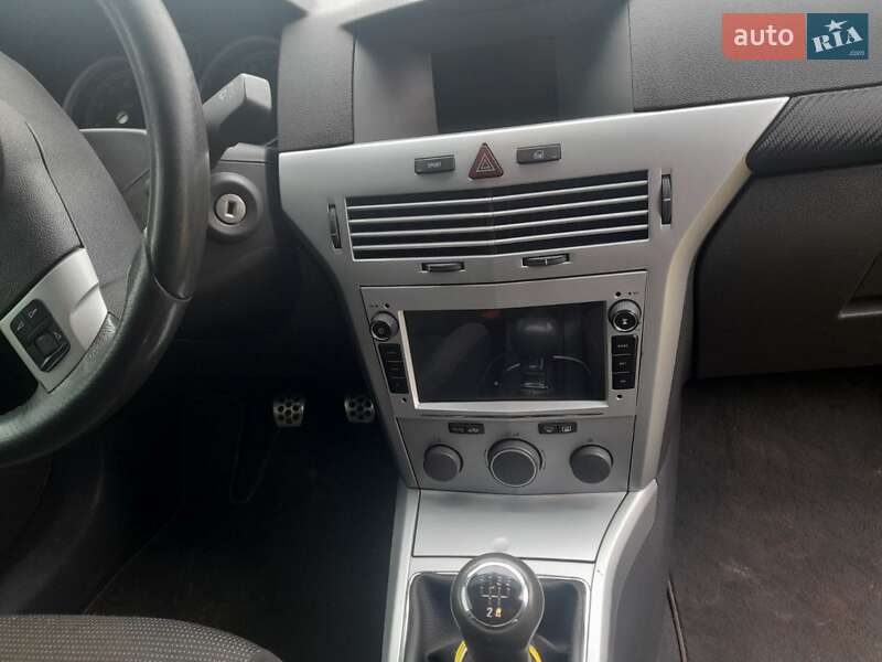 Універсал Opel Astra 2005 в Сумах