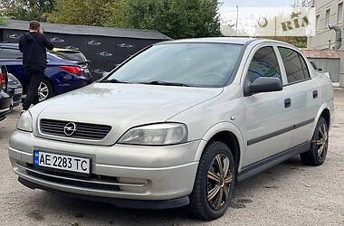 Седан Opel Astra 2006 в Днепре