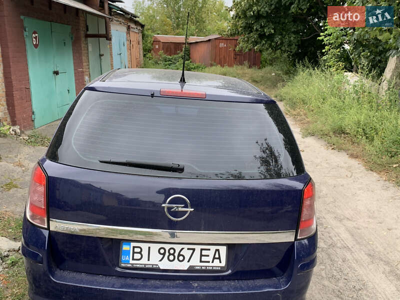 Універсал Opel Astra 2012 в Полтаві