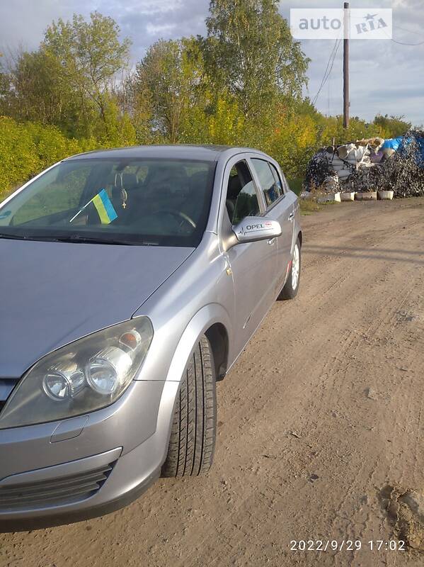 Хэтчбек Opel Astra 2004 в 