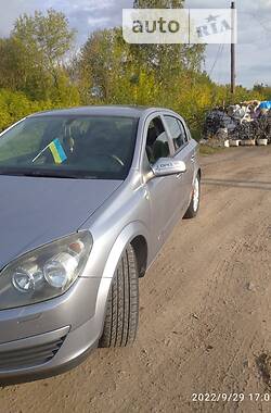 Хэтчбек Opel Astra 2004 в 