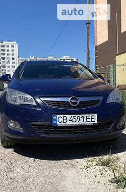 Унiверсал Opel Astra 2012 в Чернігові