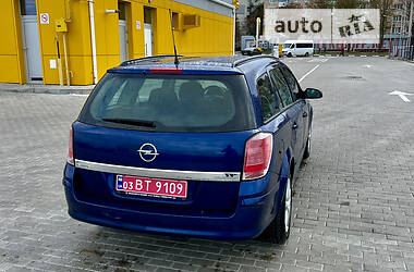 Універсал Opel Astra 2006 в Рівному