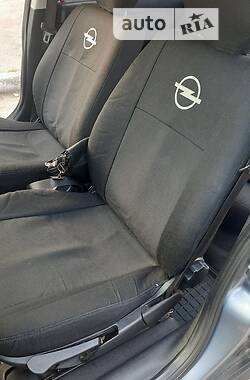 Хэтчбек Opel Astra 2006 в 