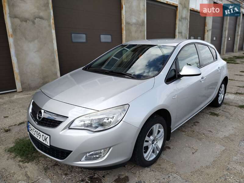 Opel Astra 2011