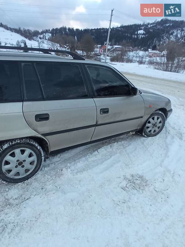 Універсал Opel Astra 1998 в Славському