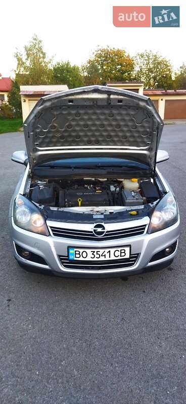 Хетчбек Opel Astra 2013 в Тернополі