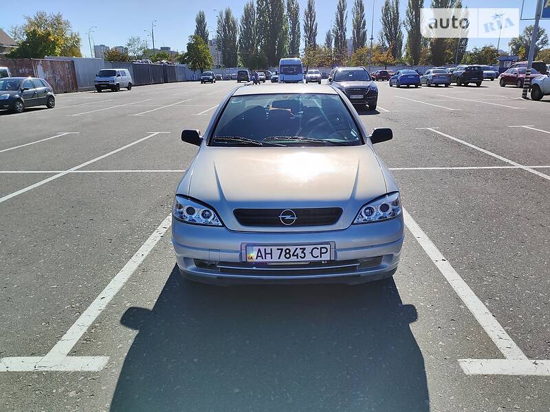 Седан Opel Astra 2004 в Киеве