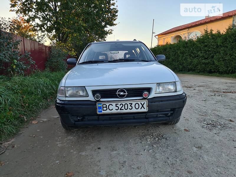 Универсал Opel Astra 1997 в Бориславе