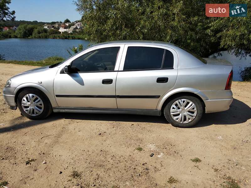 Седан Opel Astra 2001 в Гайвороне