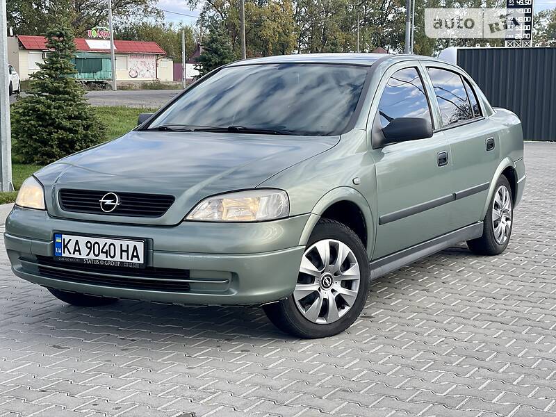 Седан Opel Astra 2006 в 
