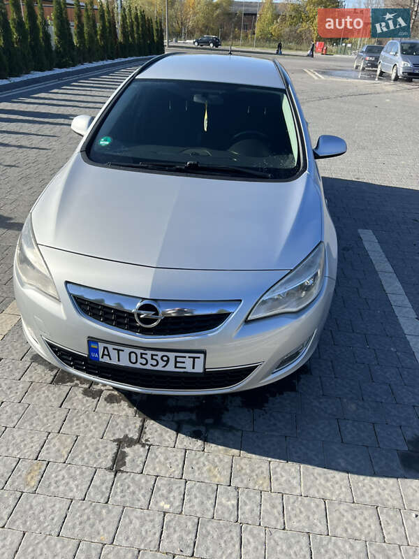 Opel Astra 2011