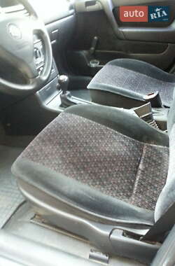 Хетчбек Opel Astra 2000 в 