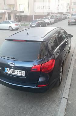Універсал Opel Astra 2011 в Києві