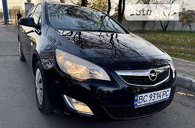 Универсал Opel Astra 2011 в Стрые