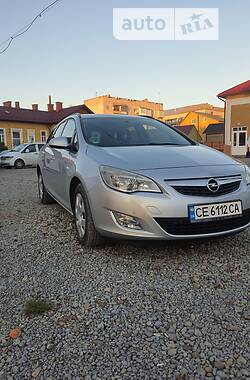 Універсал Opel Astra 2011 в Чернівцях