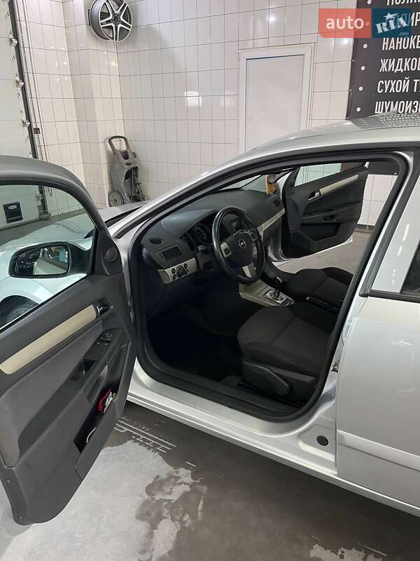 Хэтчбек Opel Astra 2007 в Сумах фото 4 Хэтчбек Opel Astra 2007 в Сумах