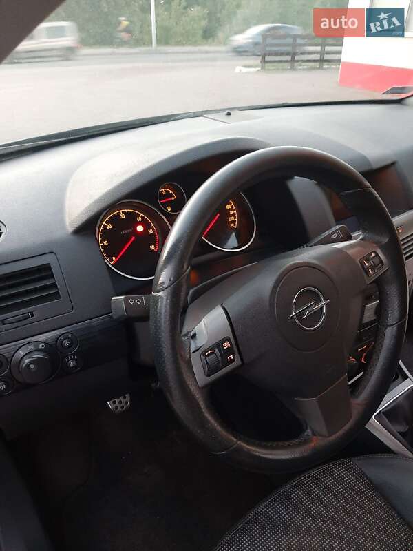 Хэтчбек Opel Astra 2006 в Киеве