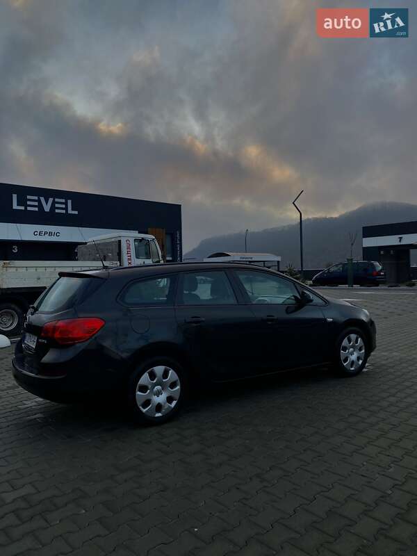 Opel Astra 2012