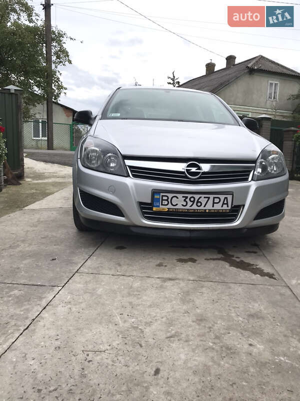 Универсал Opel Astra 2011 в Львове
