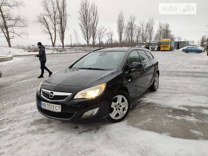 Універсал Opel Astra 2011 в Вінниці