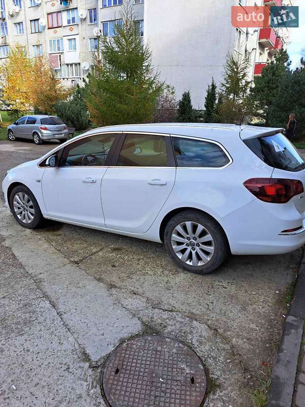 Универсал Opel Astra 2014 в Самборе