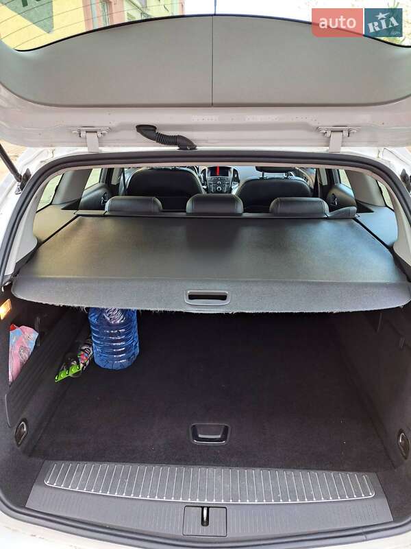 Универсал Opel Astra 2014 в Самборе