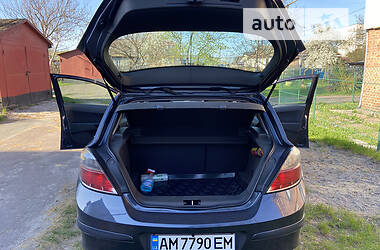 Хэтчбек Opel Astra 2009 в Коростене