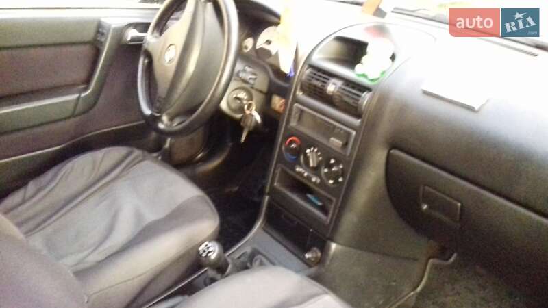 Седан Opel Astra 2001 в Кременці