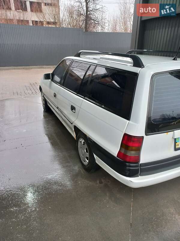 Универсал Opel Astra 1995 в Львове