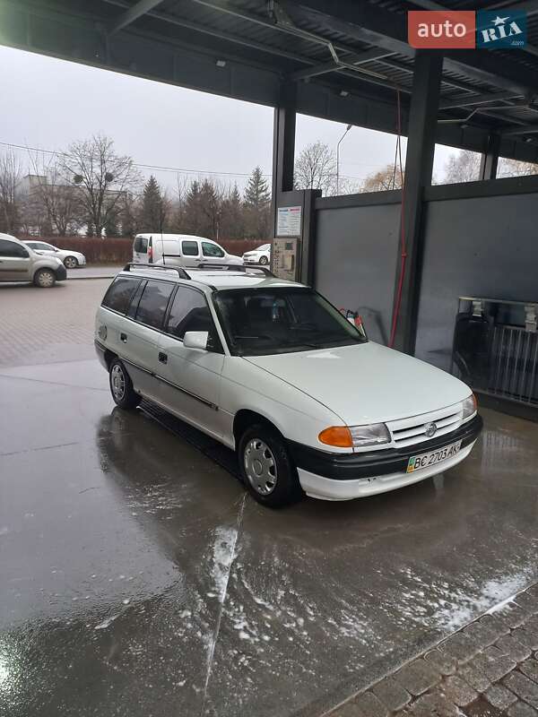 Универсал Opel Astra 1995 в Львове