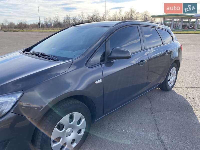 Универсал Opel Astra 2014 в Ивано-Франковске