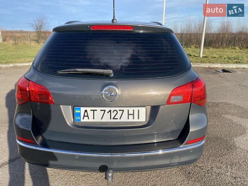 Универсал Opel Astra 2014 в Ивано-Франковске