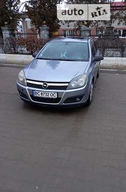 Хэтчбек Opel Astra 2004 в Новояворовске