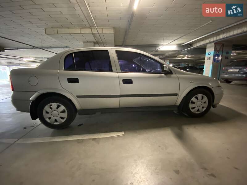 Седан Opel Astra 2001 в Львове