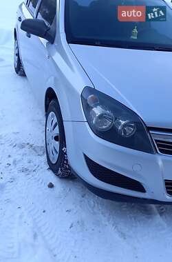 Хэтчбек Opel Astra 2011 в 