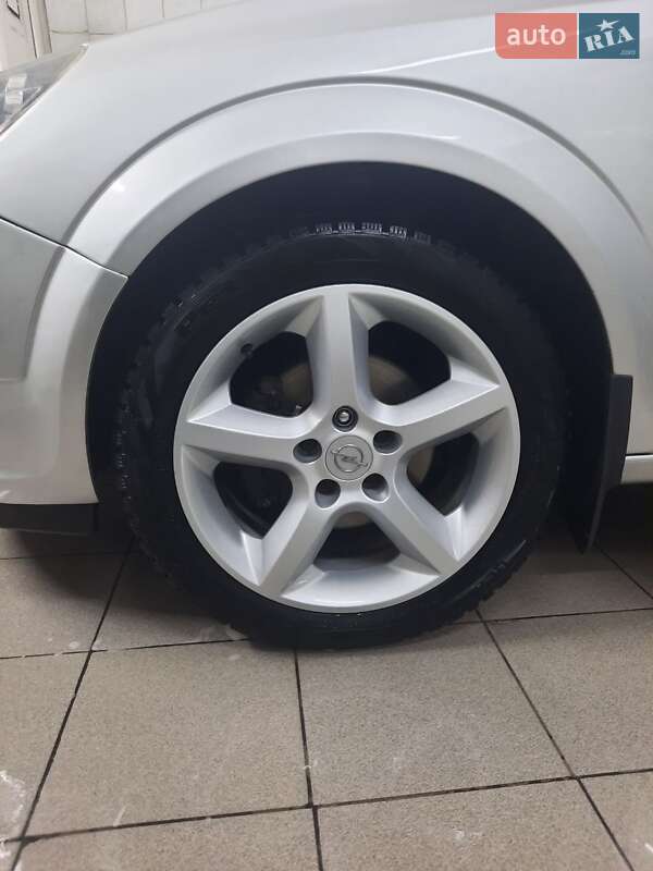 Универсал Opel Astra 2005 в Черкассах