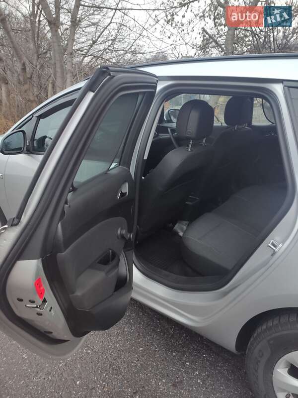 Универсал Opel Astra 2015 в Чернигове