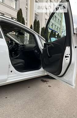Универсал Opel Astra 2013 в 