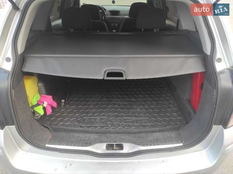 Универсал Opel Astra 2005 в Днепре