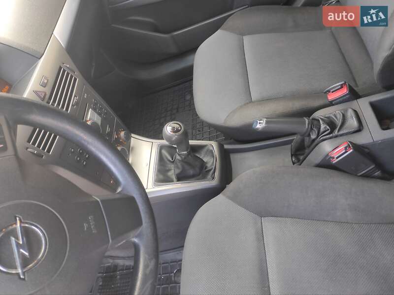 Универсал Opel Astra 2005 в Днепре