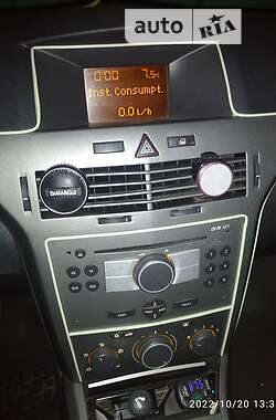 Хэтчбек Opel Astra 2004 в 