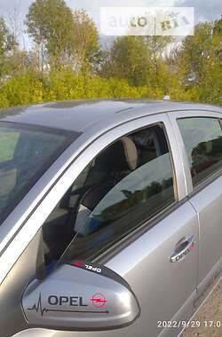 Хэтчбек Opel Astra 2004 в 