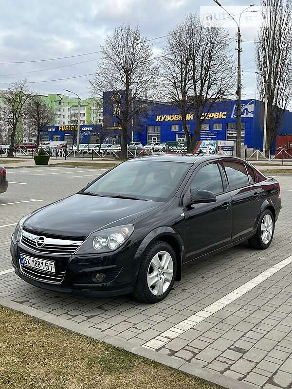 Седан Opel Astra 2014 в Хмельницком