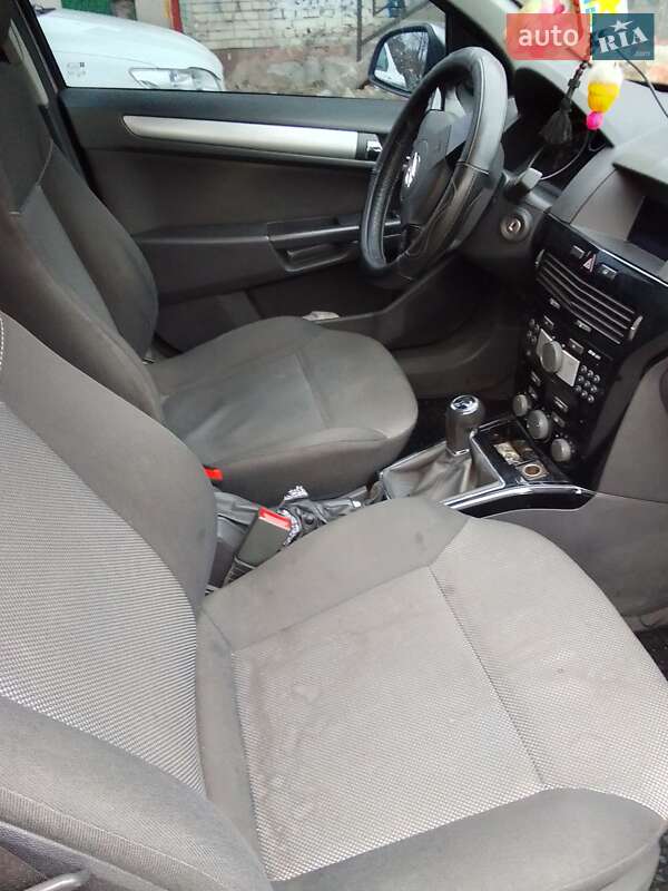 Универсал Opel Astra 2010 в Дрогобыче