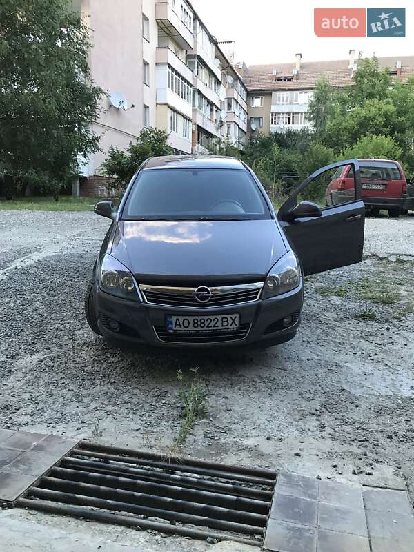 Opel Astra 2012