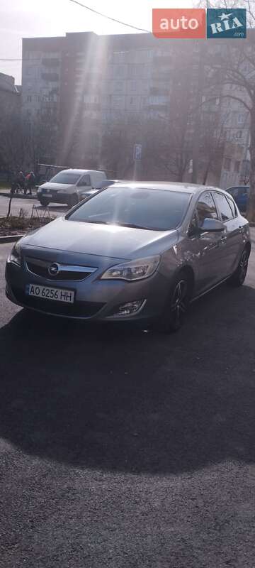 Opel Astra 2011