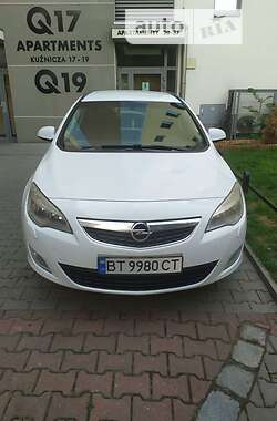 Универсал Opel Astra 2011 в Тячеве