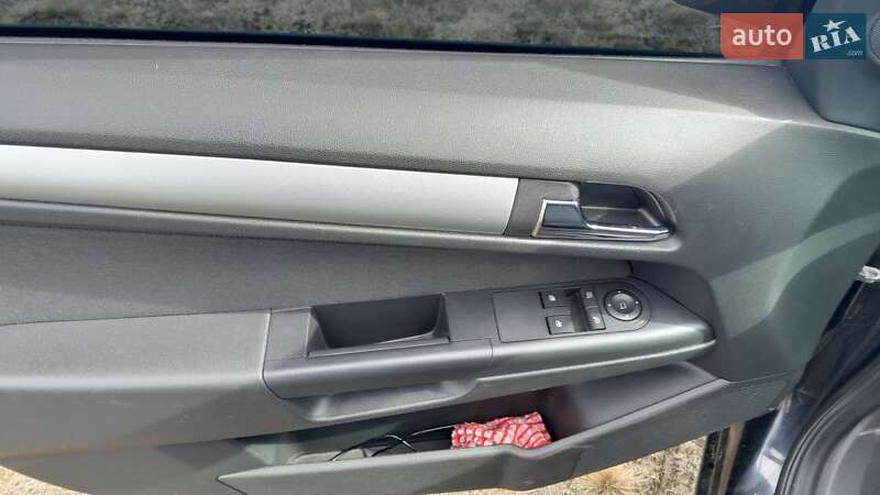 Универсал Opel Astra 2009 в Сарнах