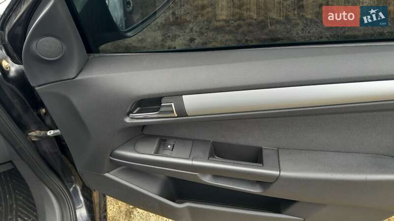 Универсал Opel Astra 2009 в Сарнах